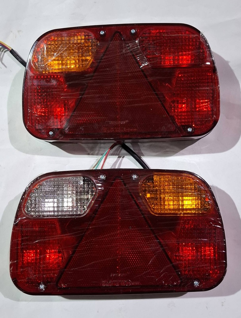 STOP LAMPA PRIKOLICE LEVA/DESNA - PAR STOP LAMPA PRIKOLICE LEVA/DESNA - PAR - Slika 1